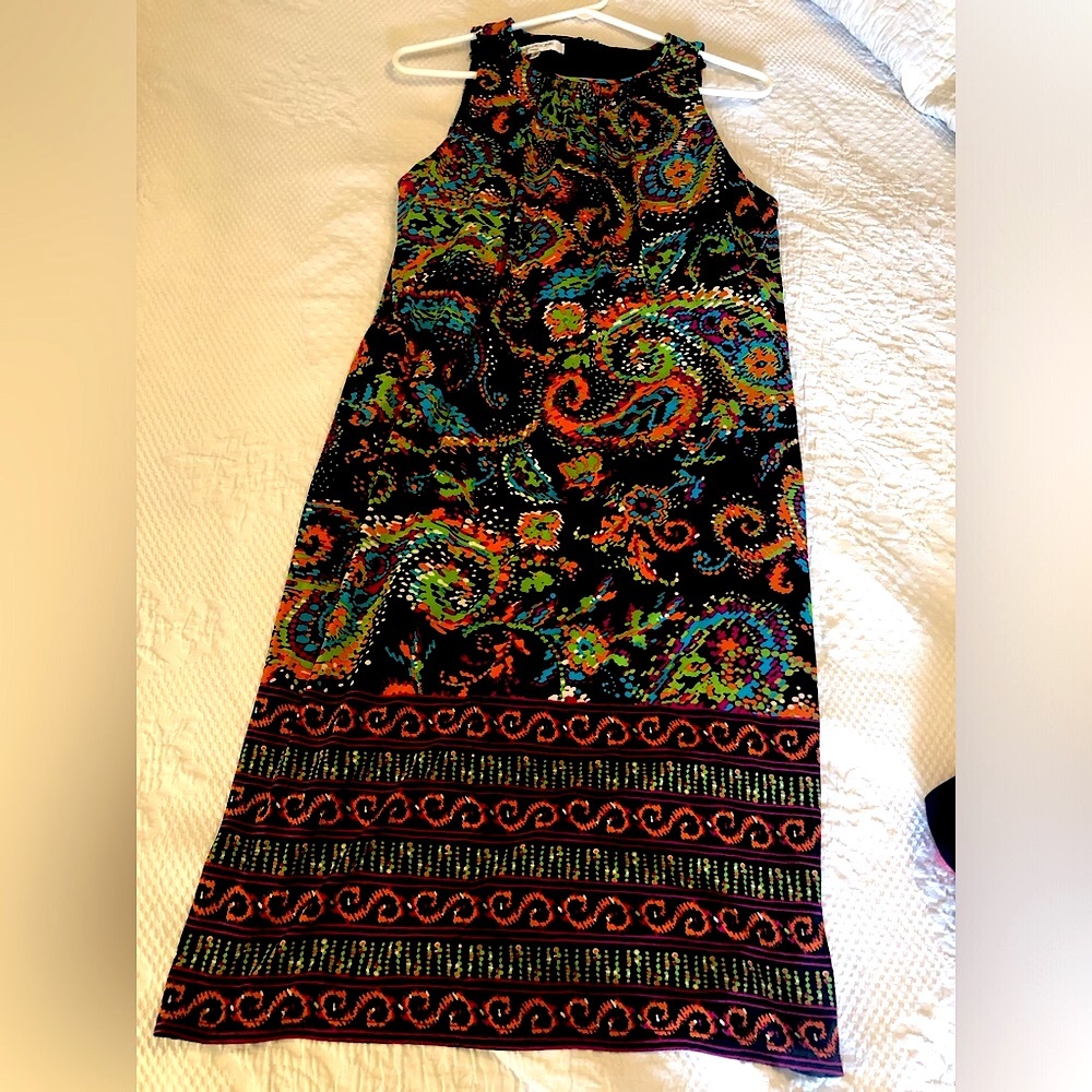 Gorgeous Evan Picone Dress Black, Multi-colored, sleeveless.